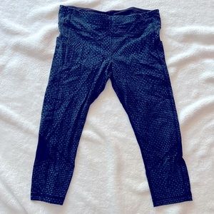 Lululemon crop training leggings. Worn once no pilling.